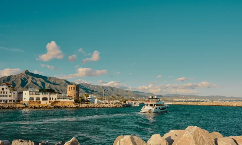 beautiful-puerto-banus-in-marbella-spain-on-a-bea-2023-11-27-05-26-46-utc